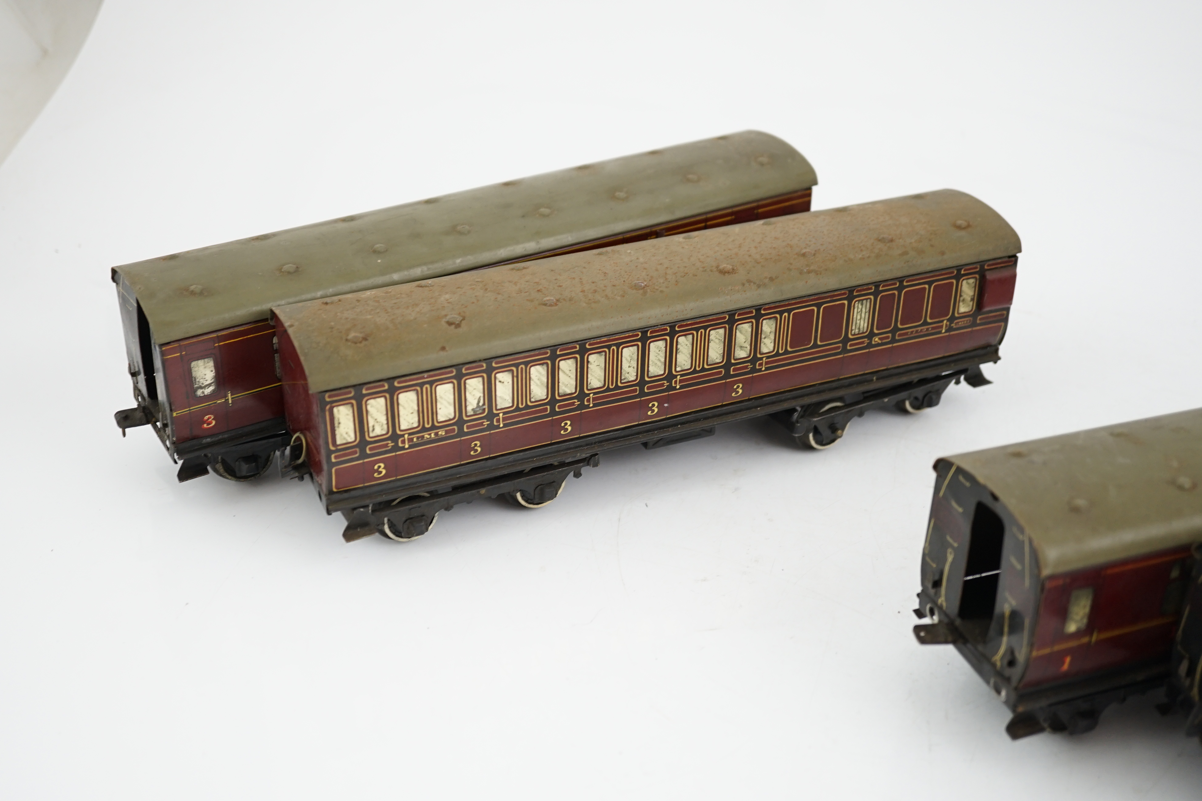 Five Hornby 0 gauge tinplate No.2 coaches in LMS livery